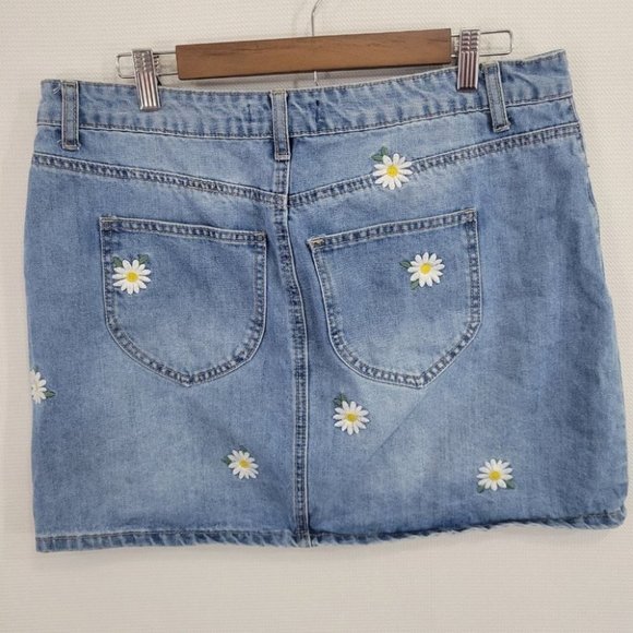 Forever 21 Plus Dais Embroidered Denim Skirt size 0X - Picture 3 of 13